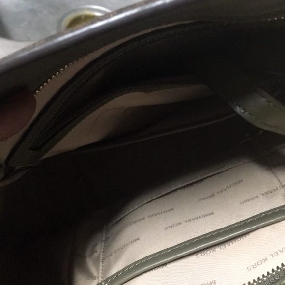 Michaels Kor. MK signature bag - Picture 2 of 3